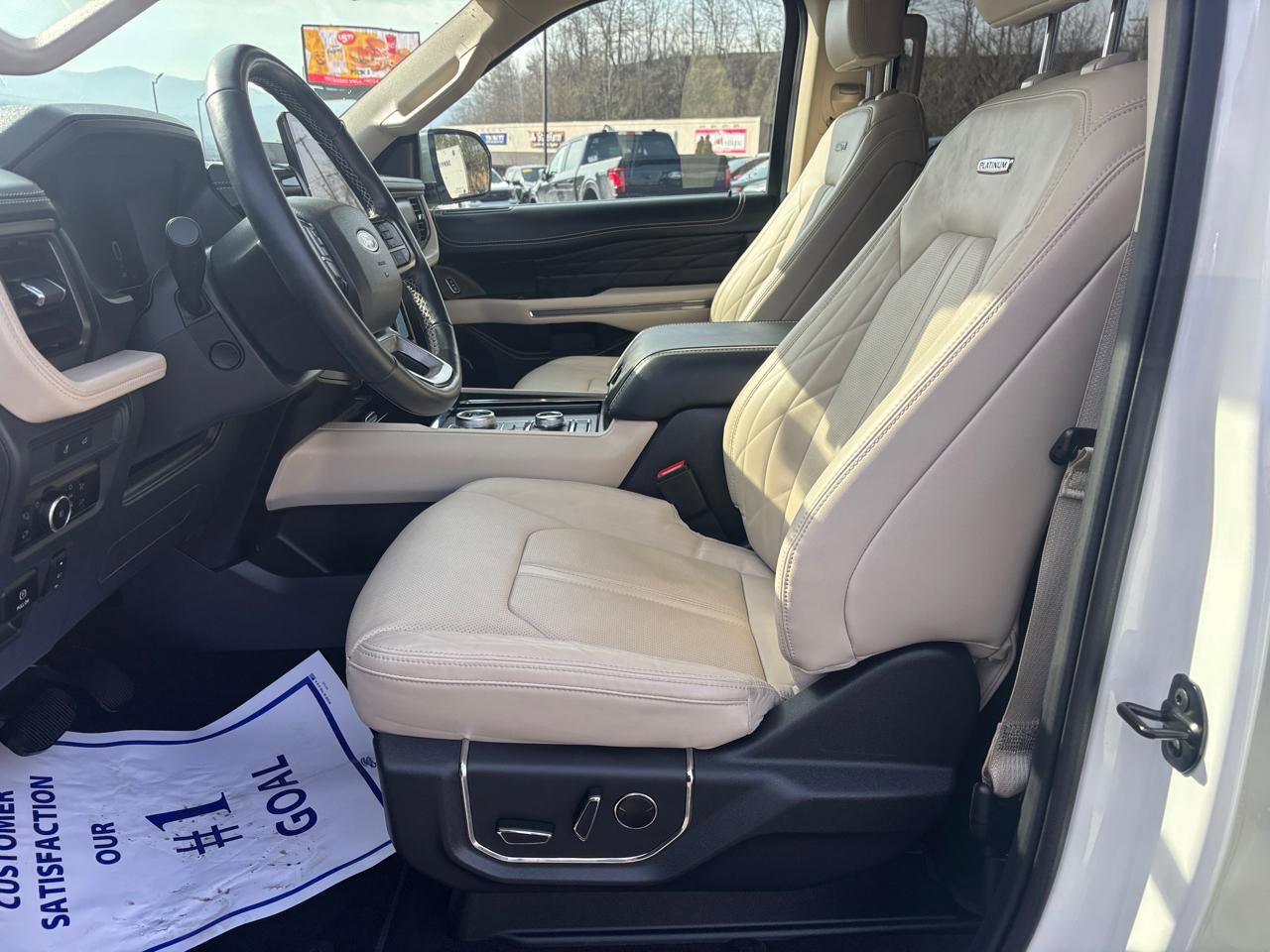 Used 2023 Ford Expedition Platinum image 10