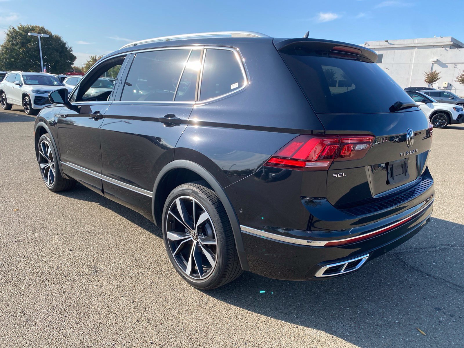 Used 2024 Volkswagen Tiguan SEL R-Line AWD/4WD image 7