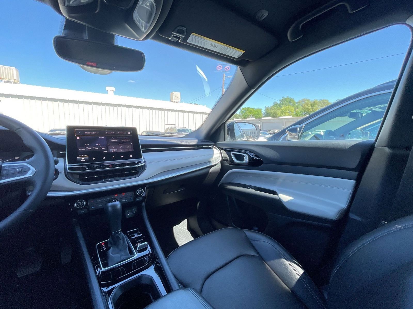 Used 2025 Jeep Compass Limited image 9