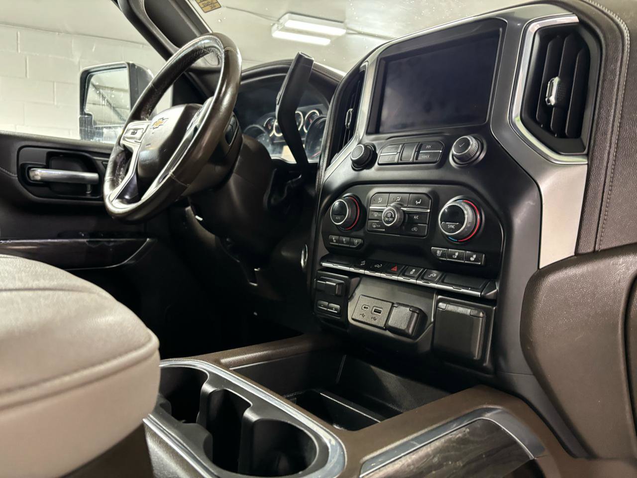 Used 2023 Chevrolet Silverado 3500 LTZ w/ LTZ Convenience Package image 18