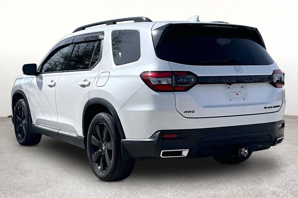 Used 2025 Honda Pilot Black Edition image 2