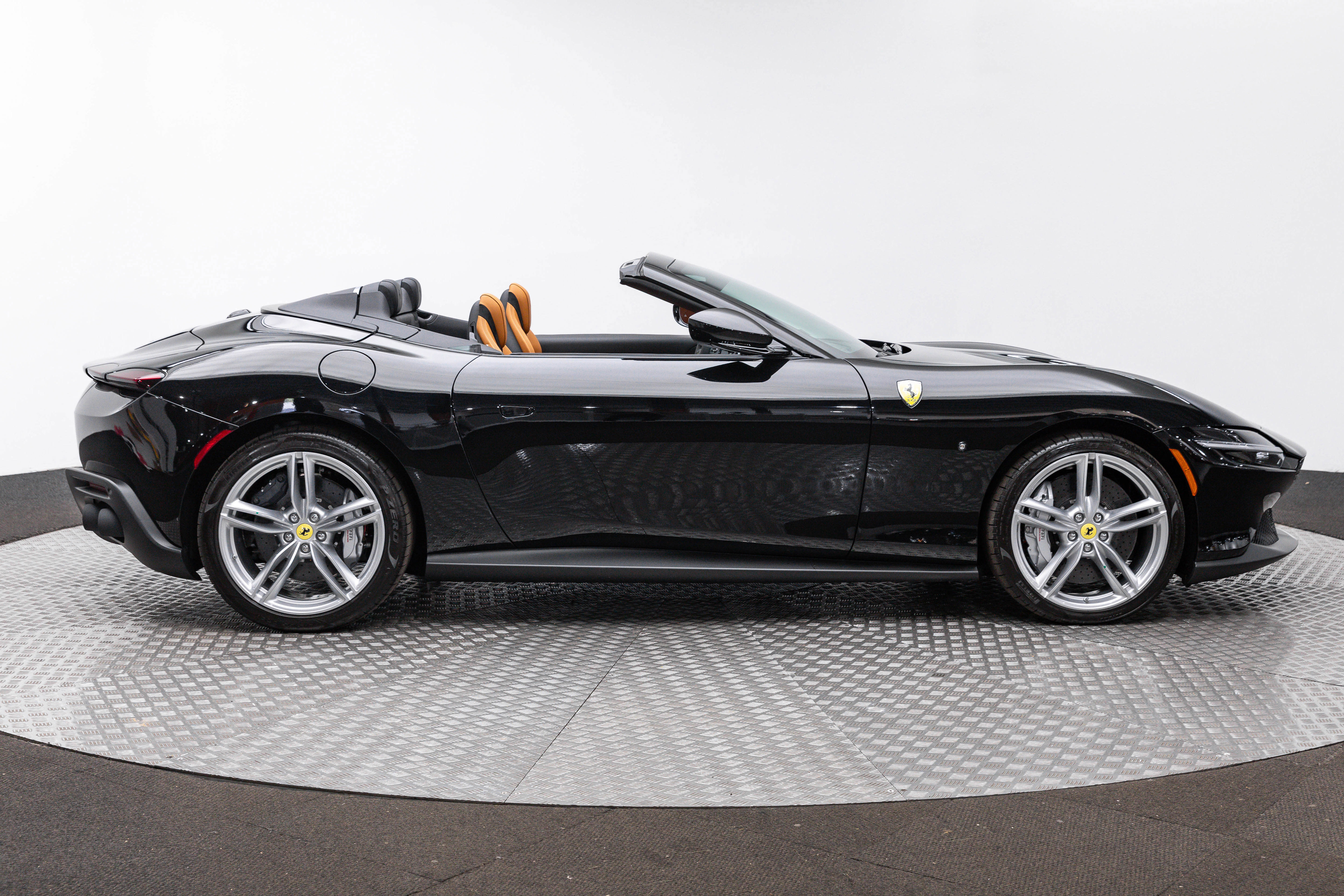 Certified 2026 Ferrari Roma Spider image 9