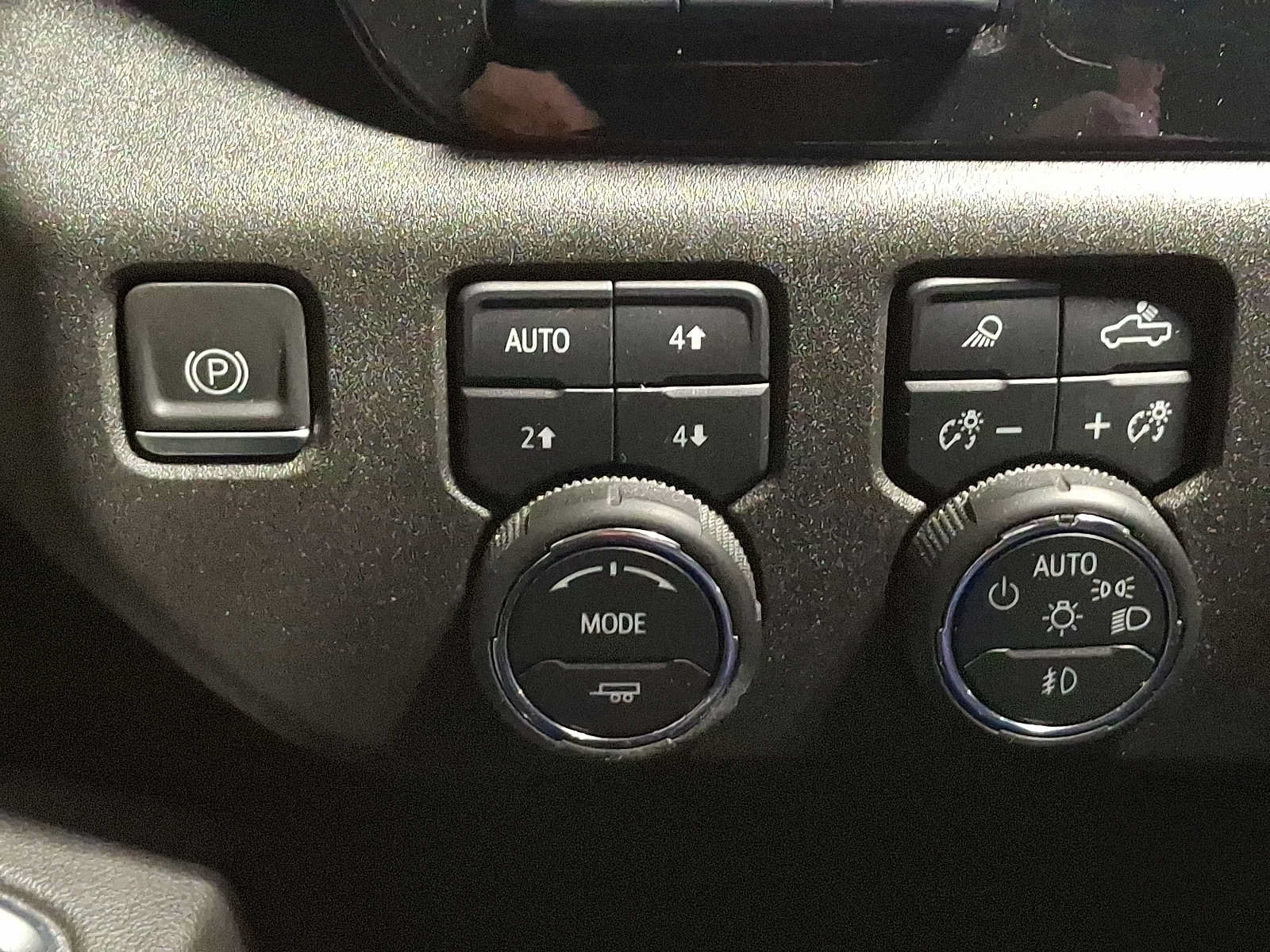 Used 2023 Chevrolet Silverado 1500 High Country w/ High Country Premium Package AWD/4WD image 25