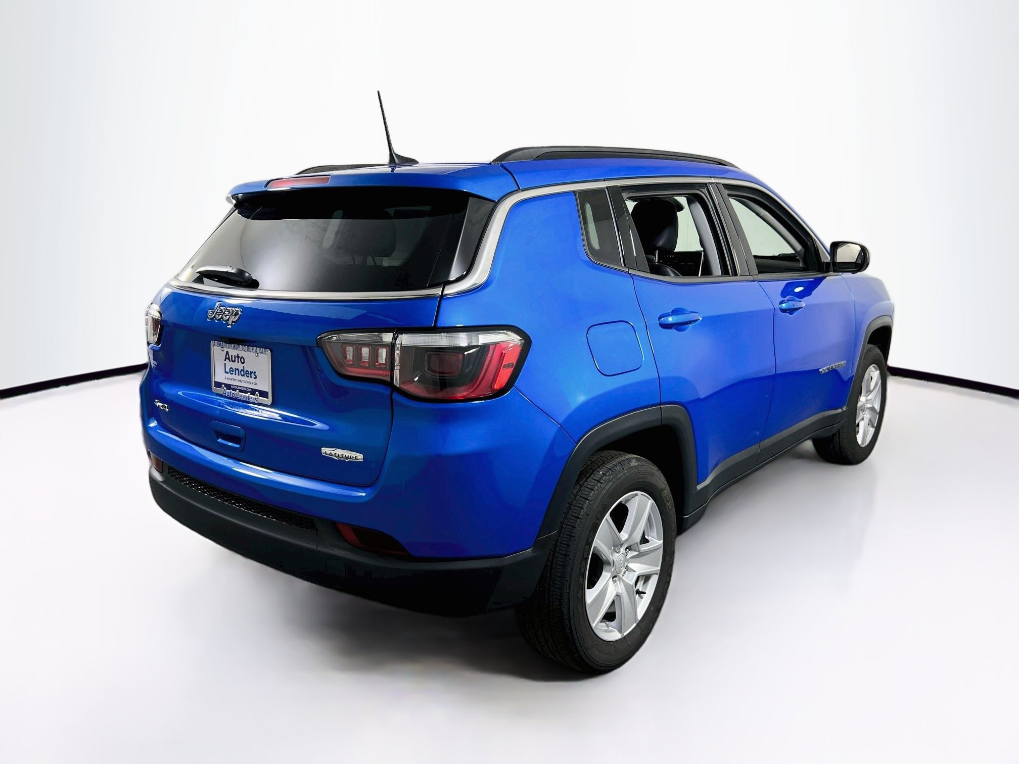 Used 2022 Jeep Compass Latitude w/ Sun and Sound Group AWD/4WD image 5