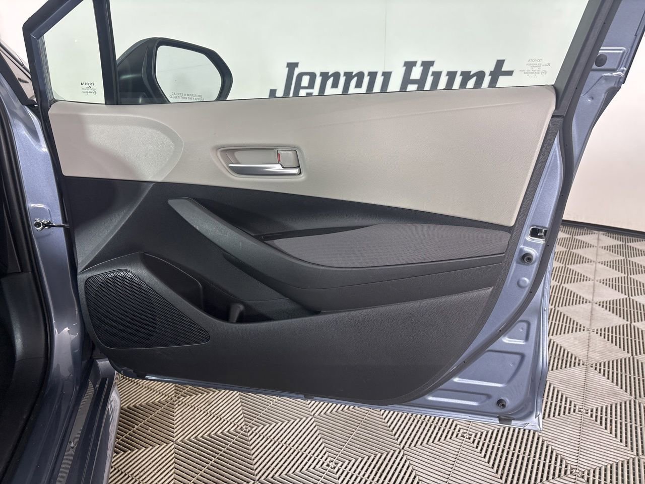 Used 2020 Toyota Corolla LE image 27