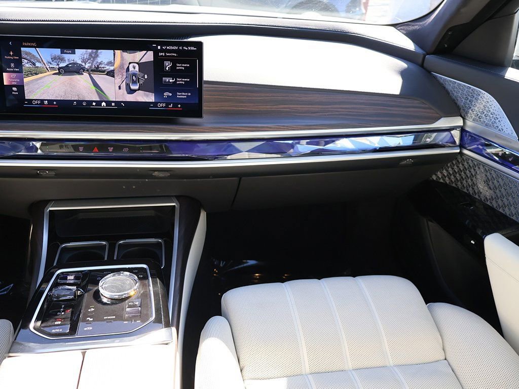 Used 2023 BMW 760i xDrive image 44