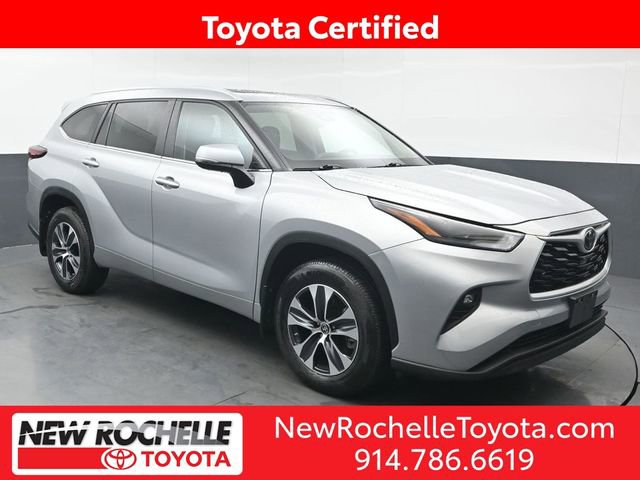 Certified 2024 Toyota Highlander XLE image 1