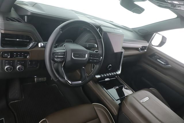 Used 2025 GMC Yukon Denali Ultimate AWD/4WD image 18