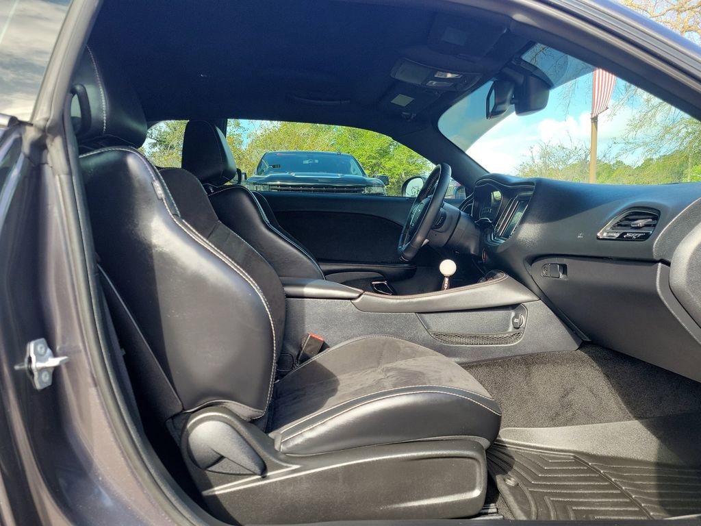 Used 2015 Dodge Challenger SRT Hellcat RWD image 13