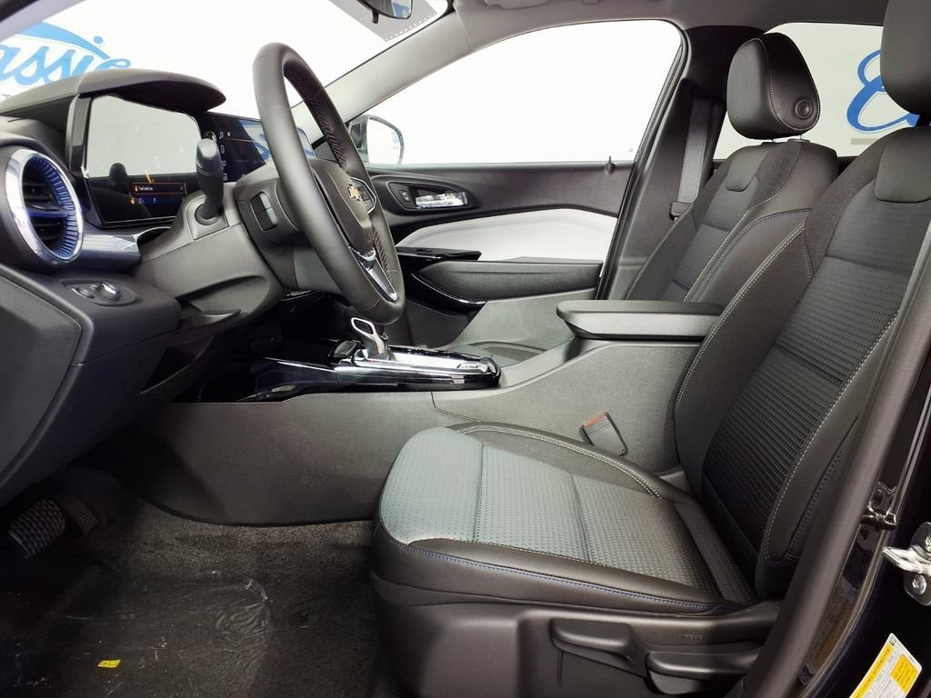 New 2026 Chevrolet Trax LT w/ LT Convenience Package FWD image 8