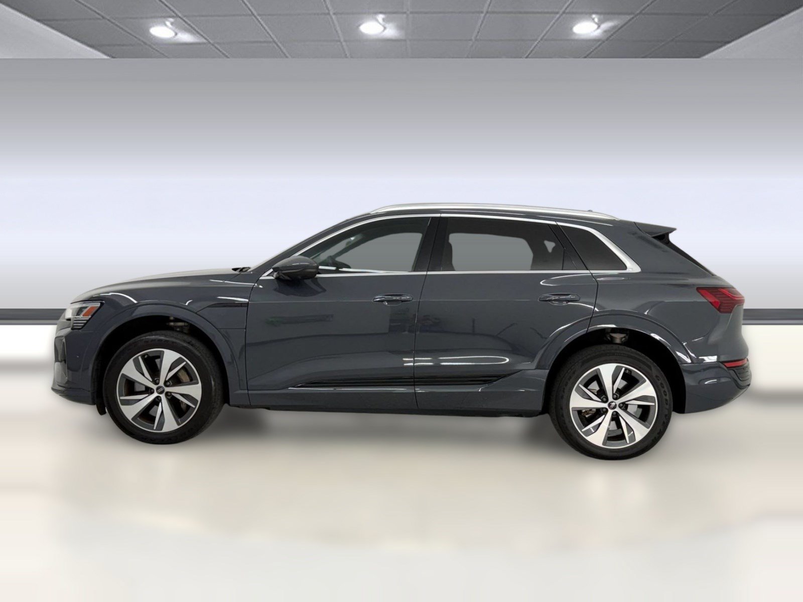 Used 2024 Audi Q8 e-tron Premium Plus w/ Premium Plus Package AWD/4WD image 2