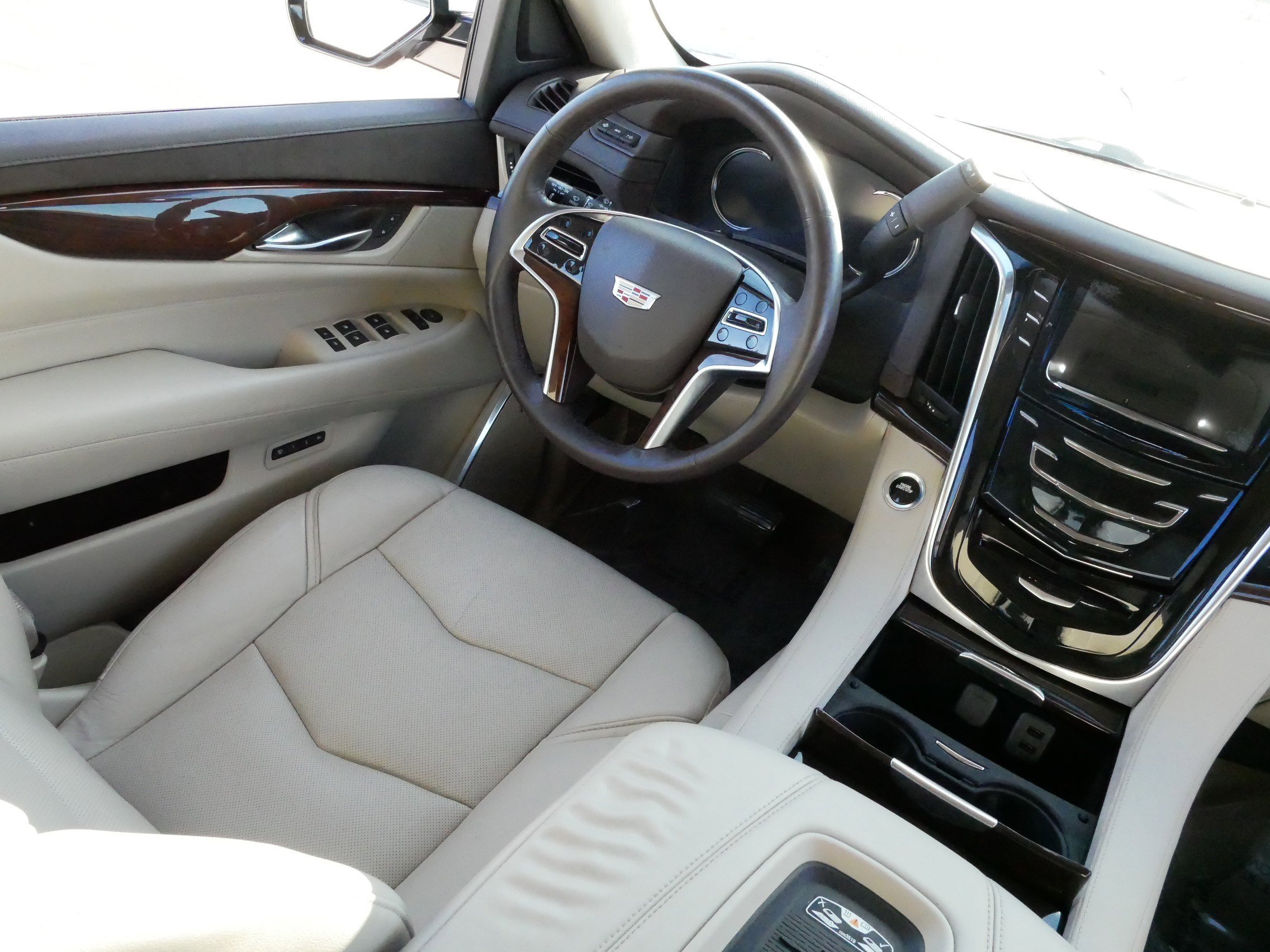 Used 2017 Cadillac Escalade Luxury image 9