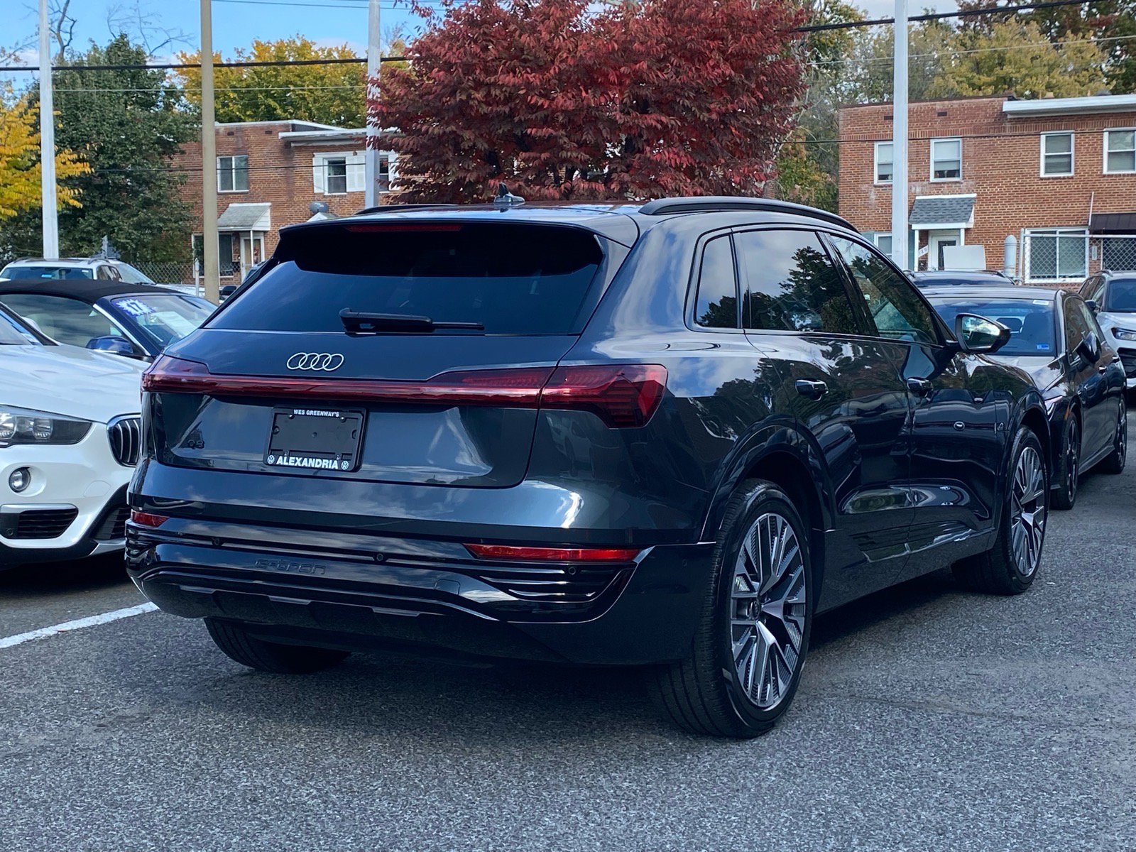 Used 2024 Audi Q8 e-tron Premium Plus w/ Premium Plus Package AWD/4WD image 3