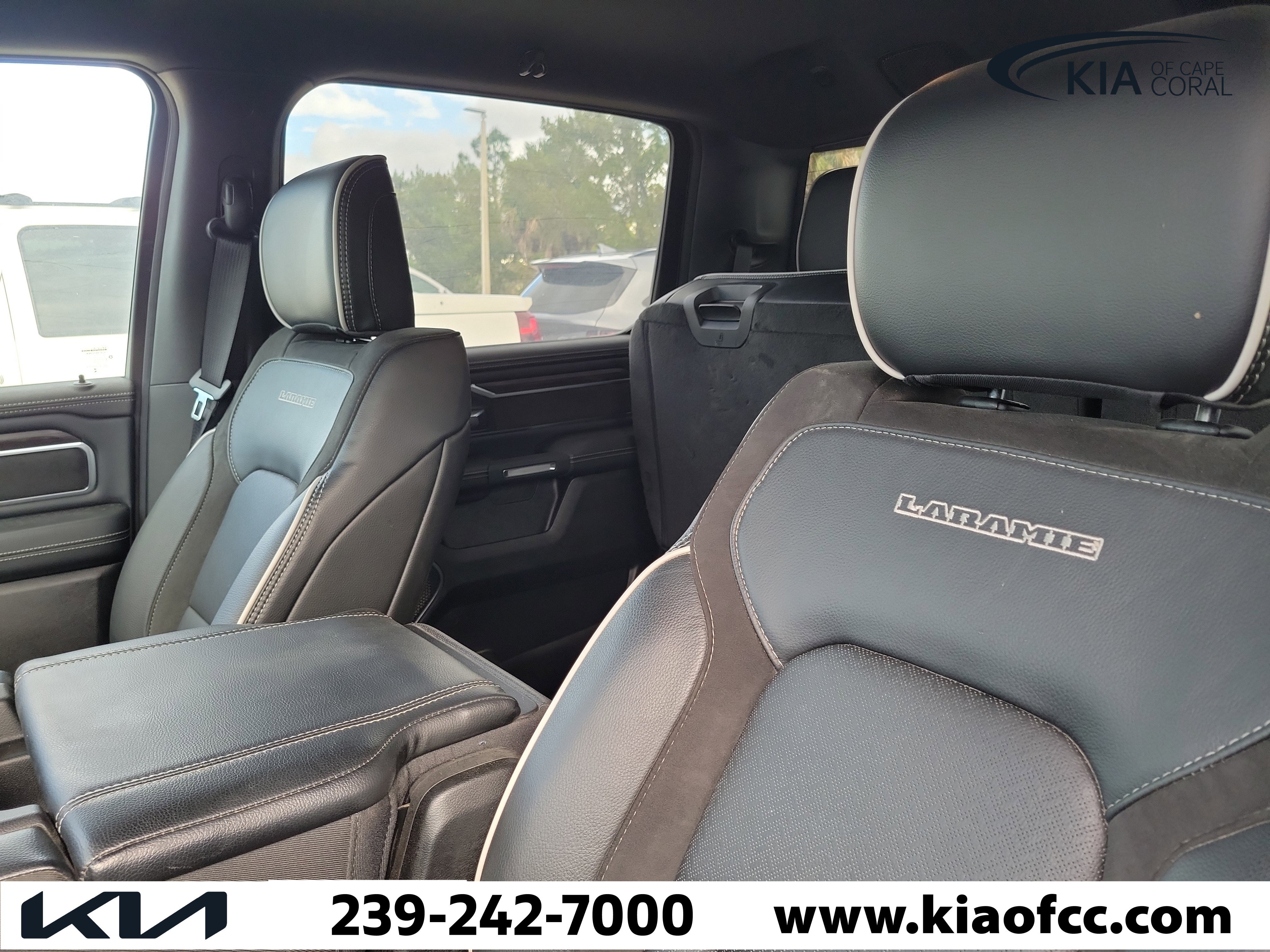 Used 2025 RAM 1500 Laramie AWD/4WD image 7