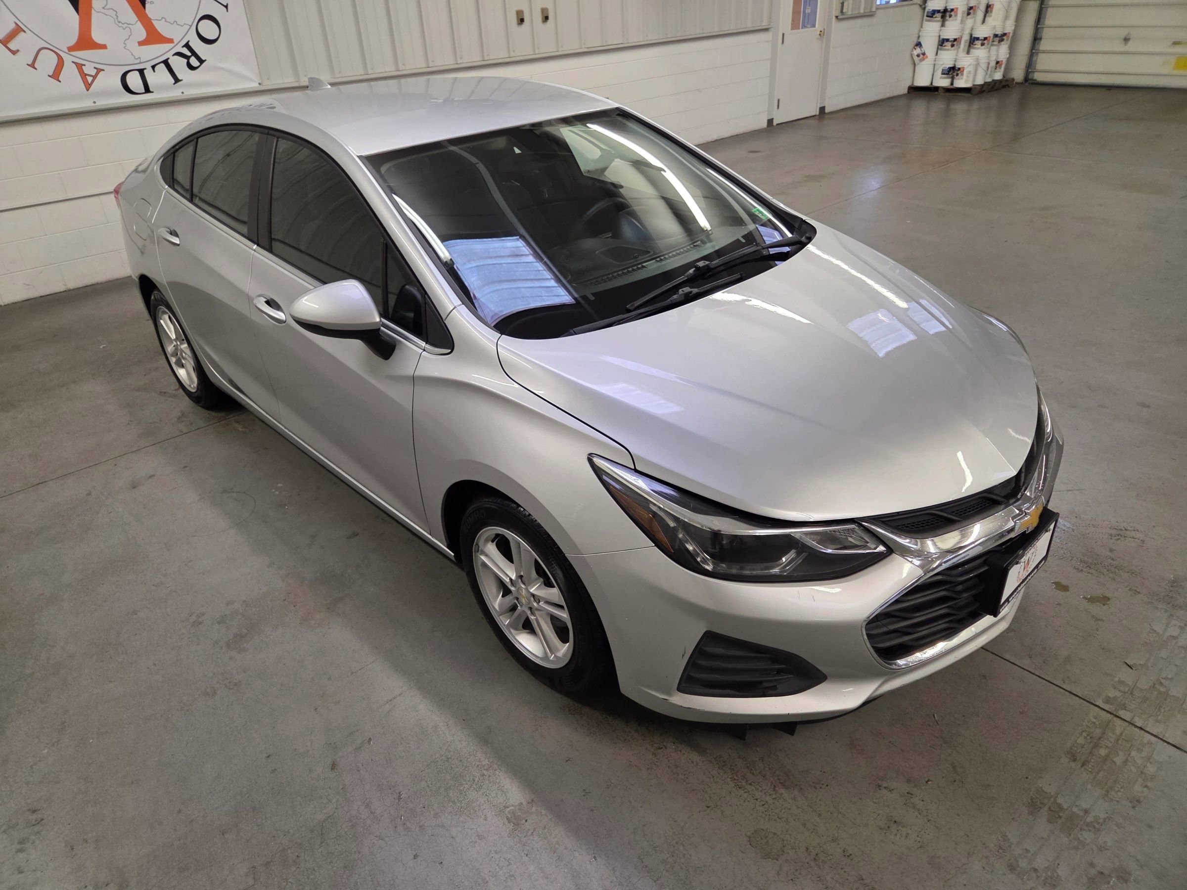 Used 2019 Chevrolet Cruze LT w/ Convenience Package FWD image 11