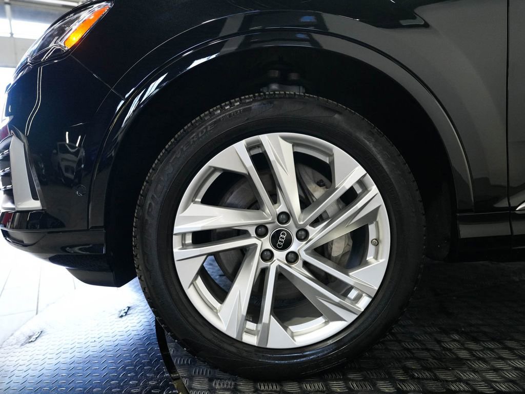 Used 2023 Audi Q7 2.0T Premium w/ Convenience Package AWD/4WD image 9