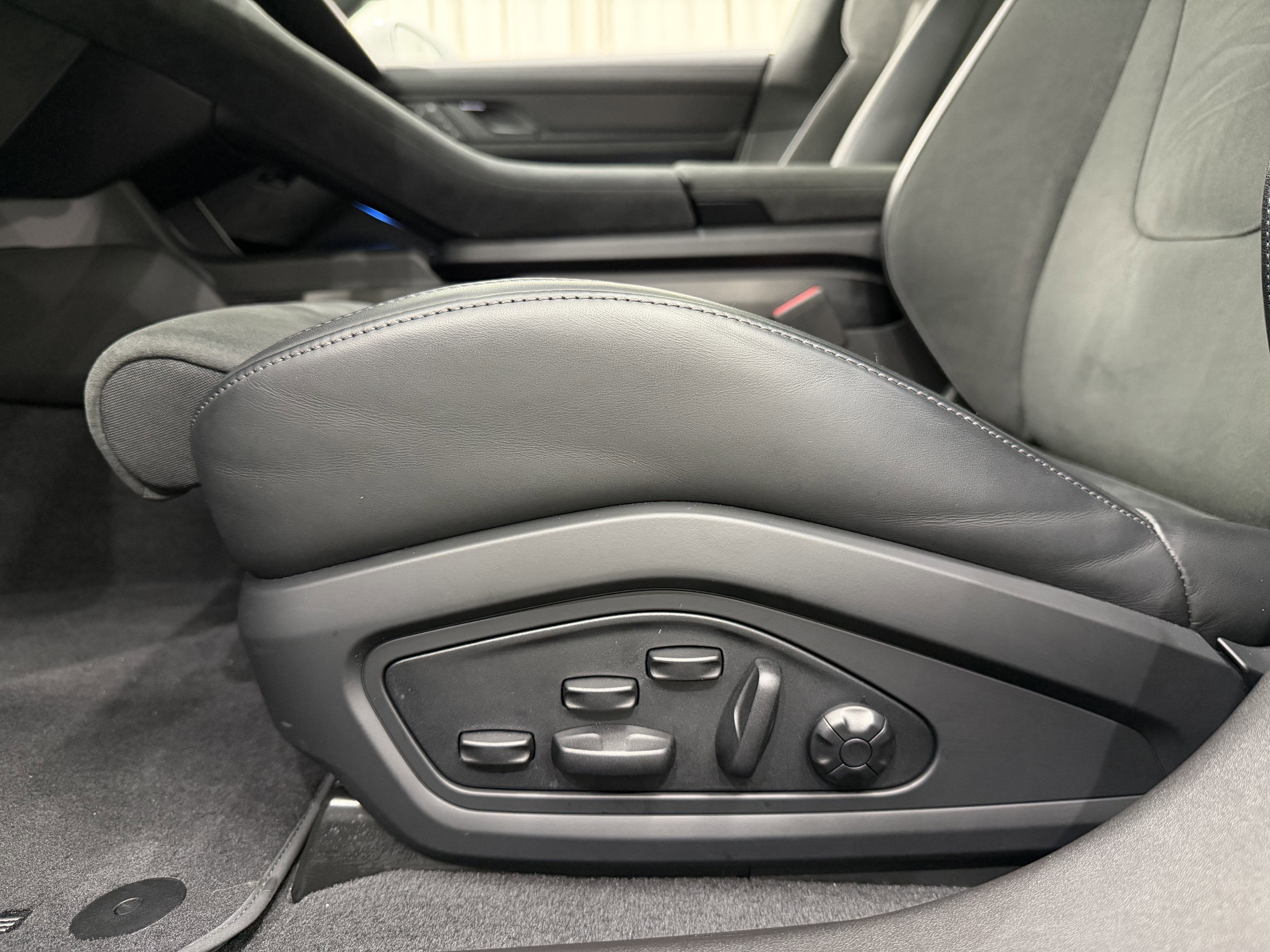 Certified 2024 Porsche Taycan GTS image 32