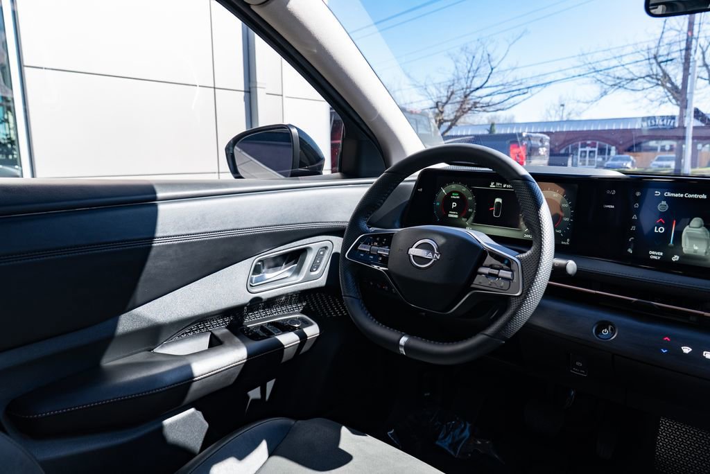 Used 2023 Nissan Ariya AWD image 12
