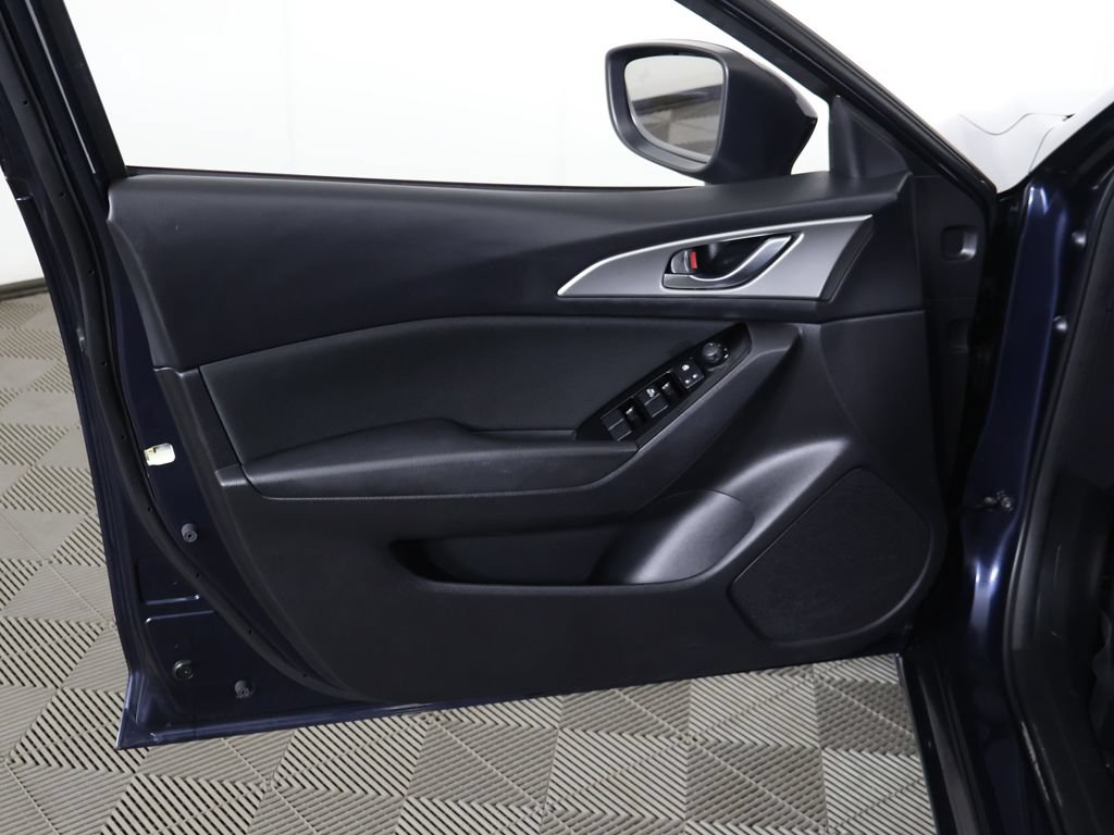 Used 2018 MAZDA MAZDA3 Sport w/ Preferred Equipment Package FWD image 19