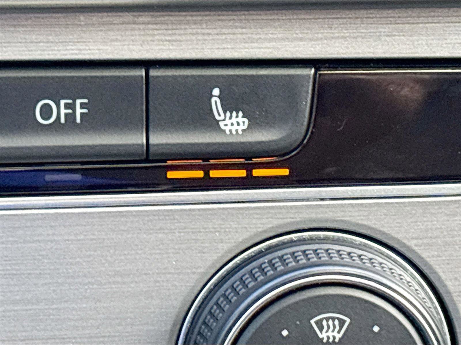 Used 2017 Volkswagen Golf Wolfsburg Edition image 20