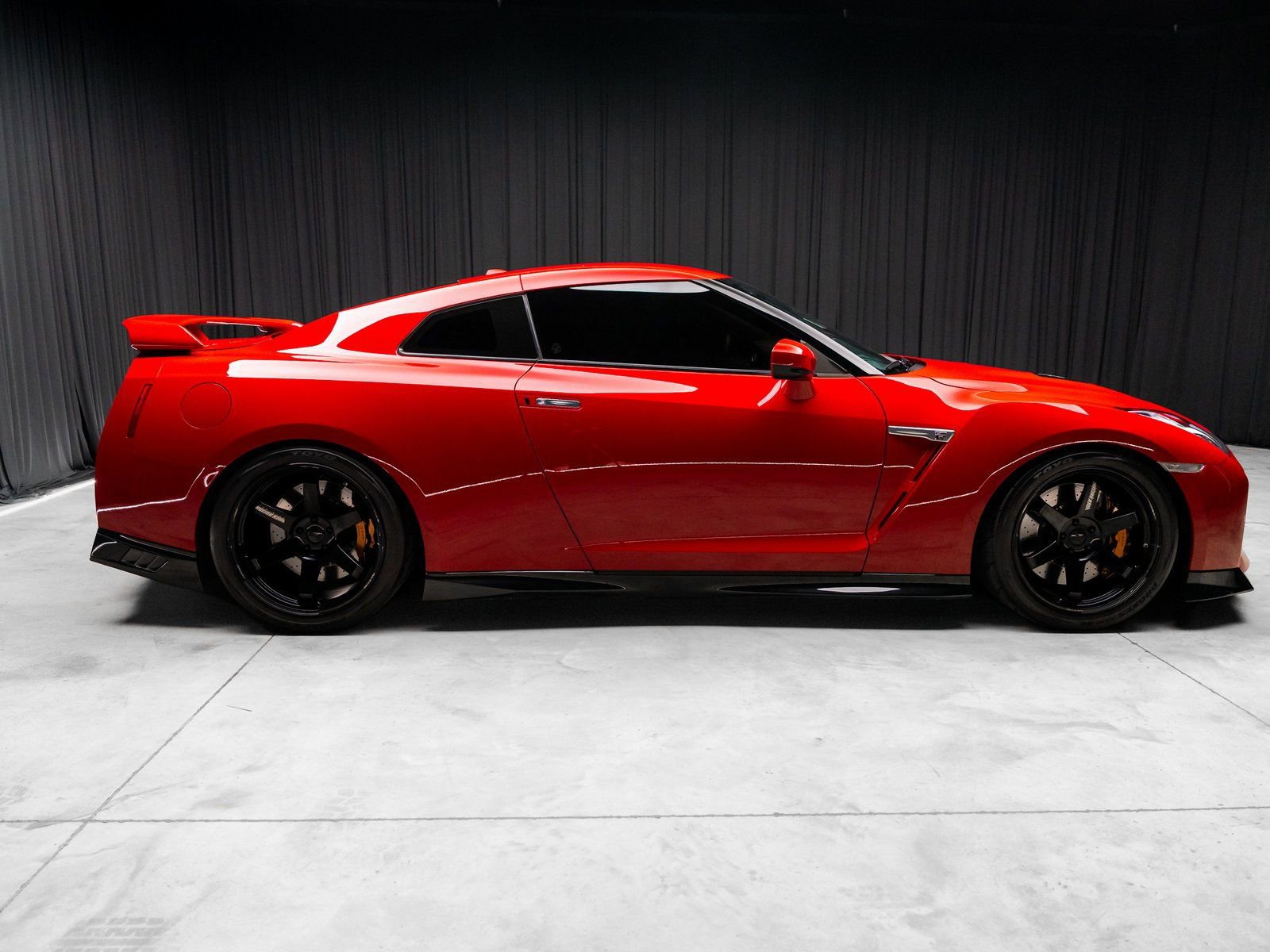 Used 2023 Nissan GT-R Premium w/ Floor Mat Package image 14