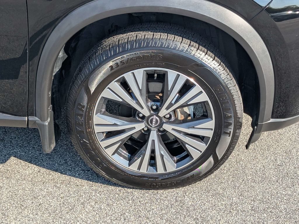 Used 2023 Nissan Rogue SV w/ SV Premium B Package FWD image 12