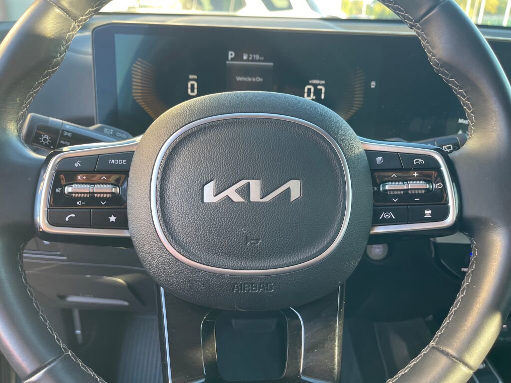 Used 2024 Kia Sorento S image 16