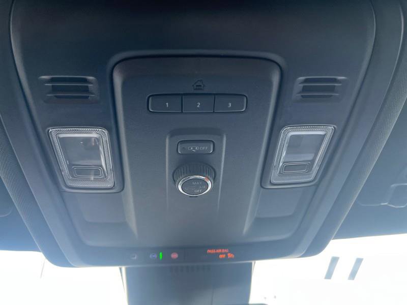 Used 2024 Chevrolet Suburban LT image 15