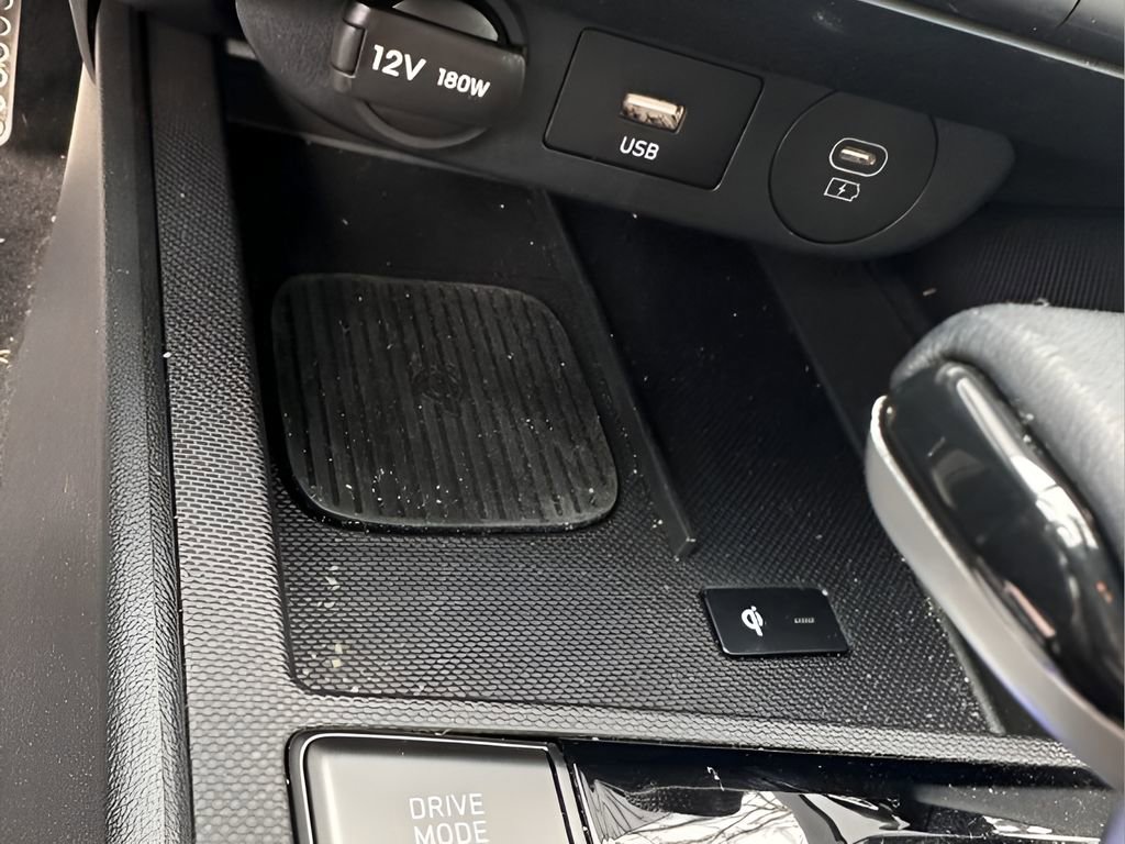 Used 2025 Hyundai Elantra SEL image 19