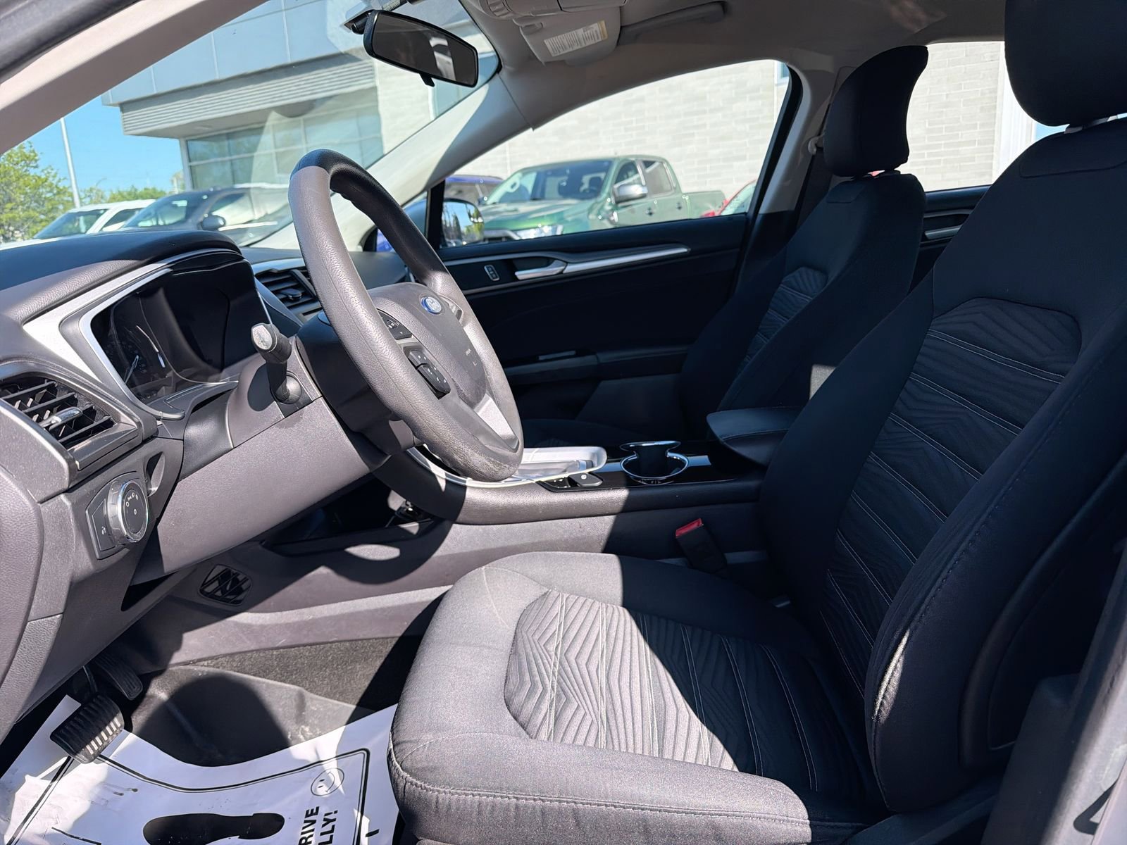 Used 2016 Ford Fusion SE FWD image 11