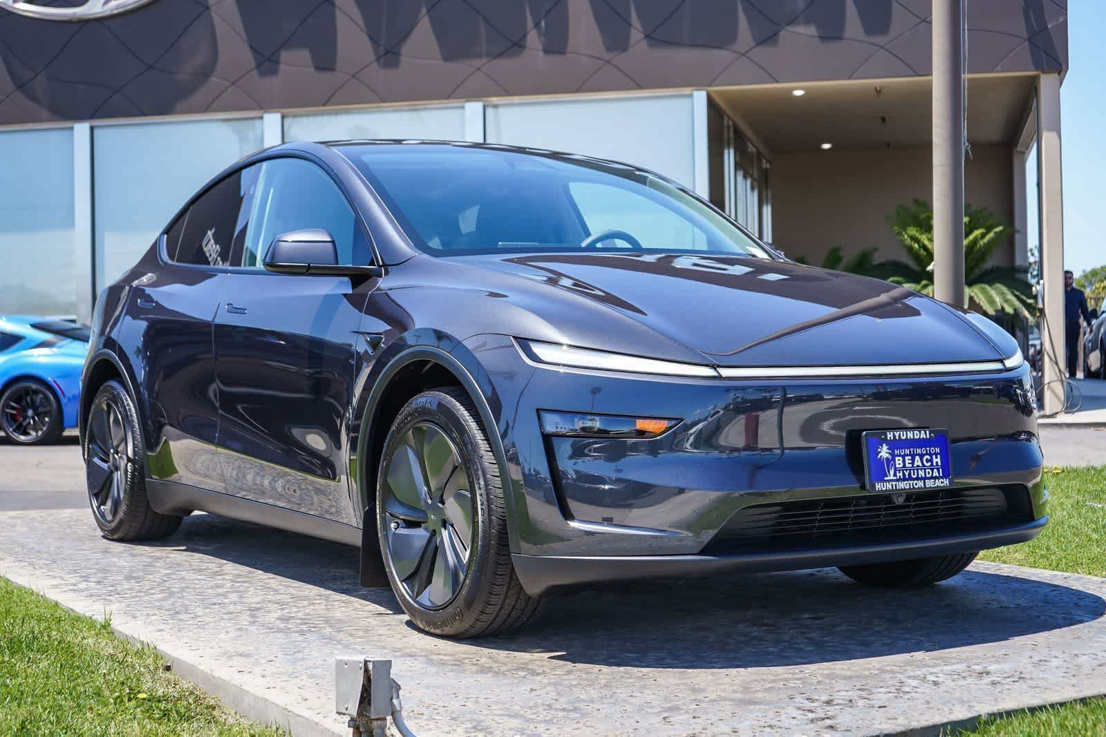 Used 2026 Tesla Model Y AWD image 3