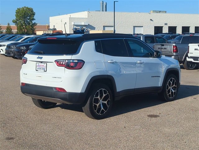 Certified 2024 Jeep Compass Limited image 3