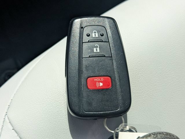 Used 2022 Toyota Prius Limited FWD image 27