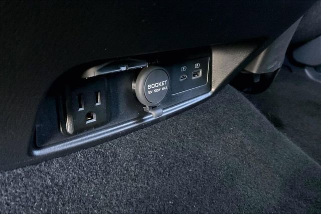 Used 2024 Nissan Armada SL w/ Captain's Chairs Package image 26