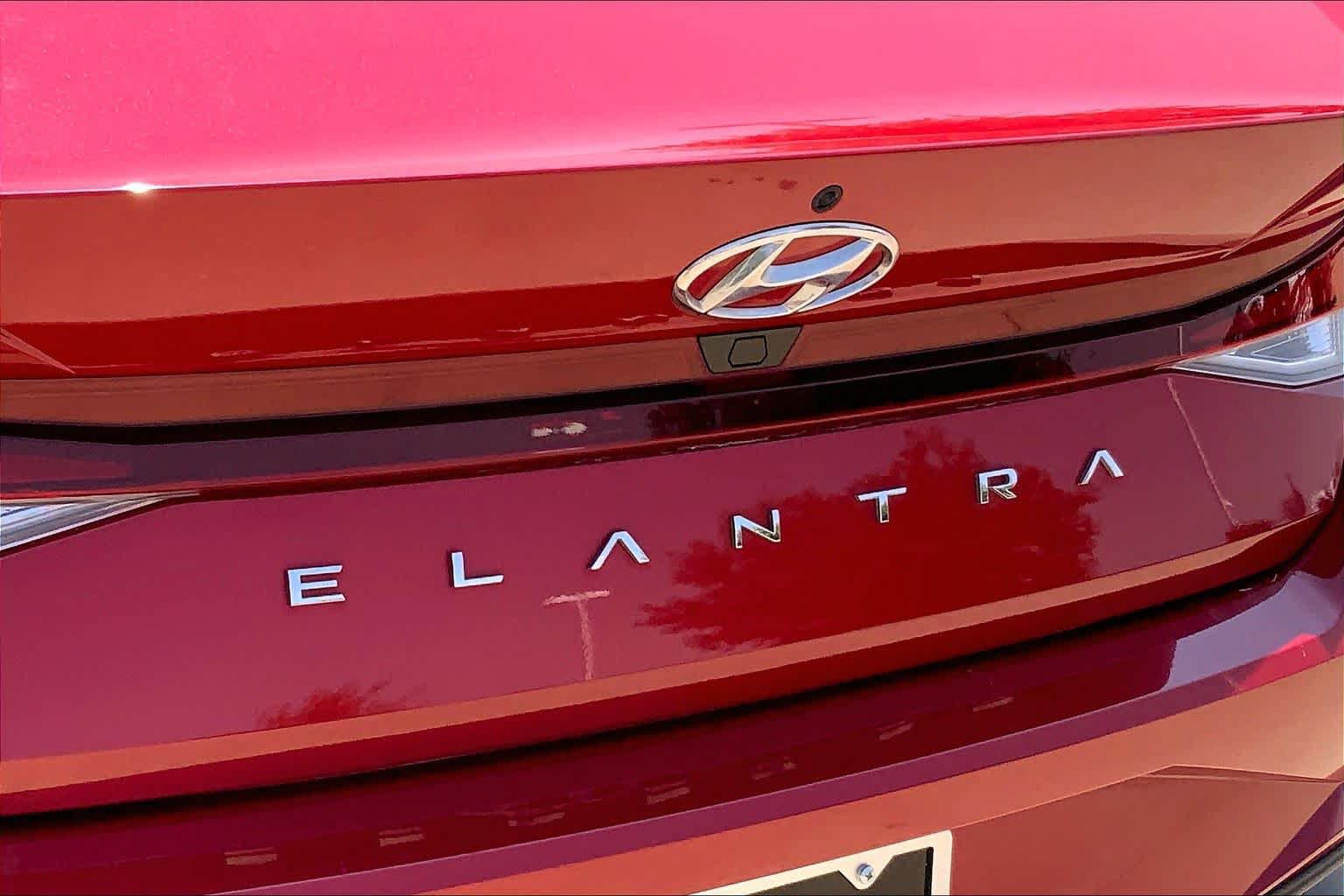 Used 2023 Hyundai Elantra SEL w/ Convenience Package FWD image 30