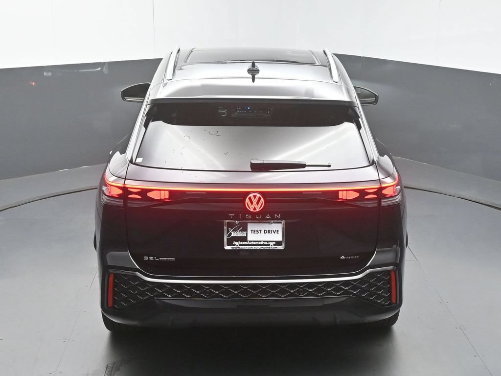 New 2026 Volkswagen Tiguan SEL R-Line AWD/4WD image 47