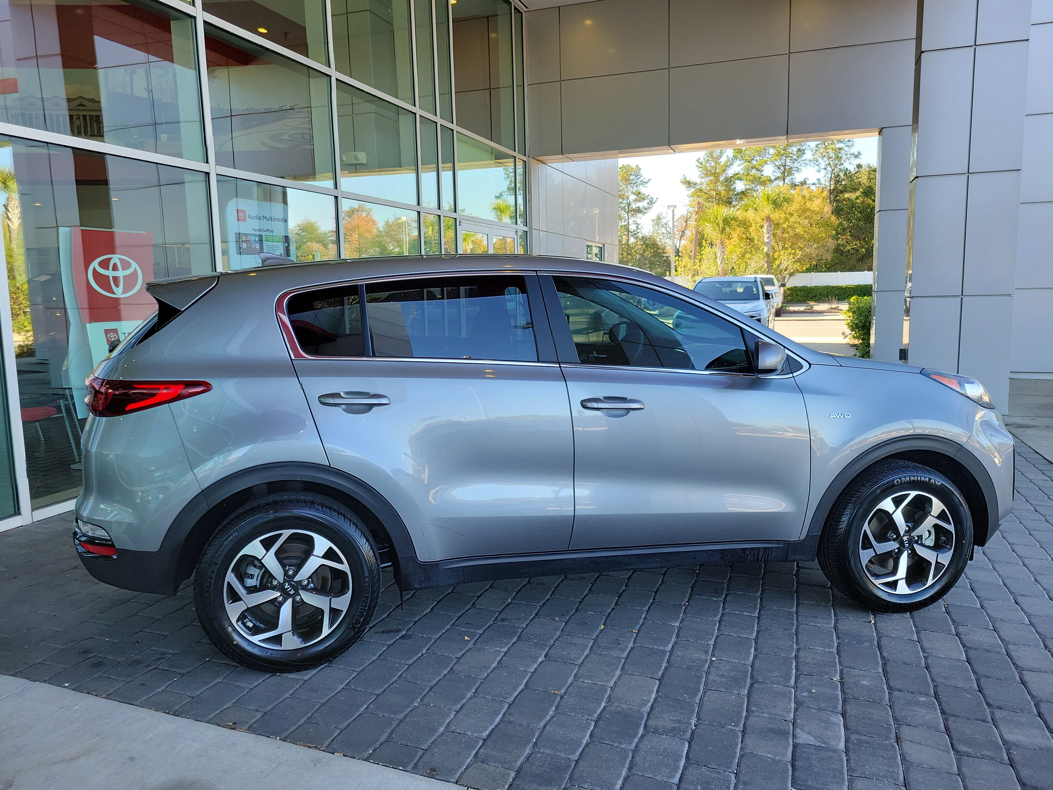 Used 2021 Kia Sportage LX image 7