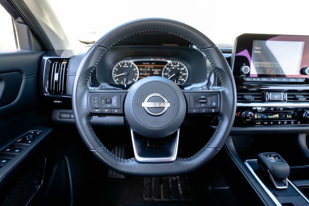 Used 2024 Nissan Pathfinder SV FWD image 13