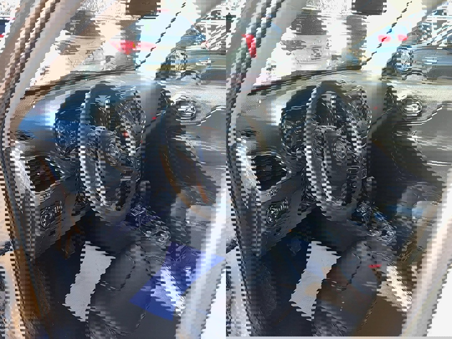 Used 2020 Jeep Cherokee Latitude Plus image 22