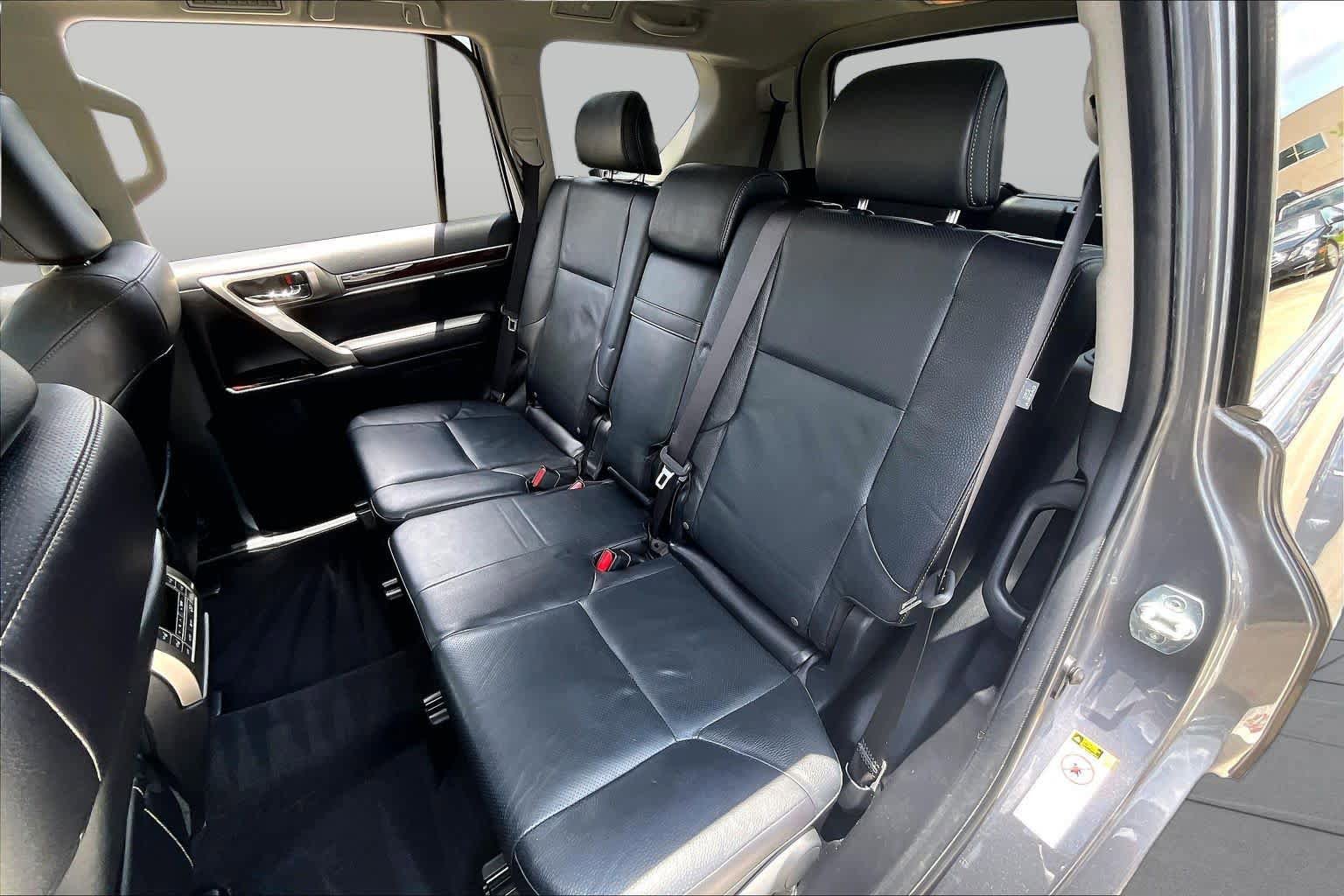Used 2015 Lexus GX 460 w/ Premium Package AWD/4WD image 18