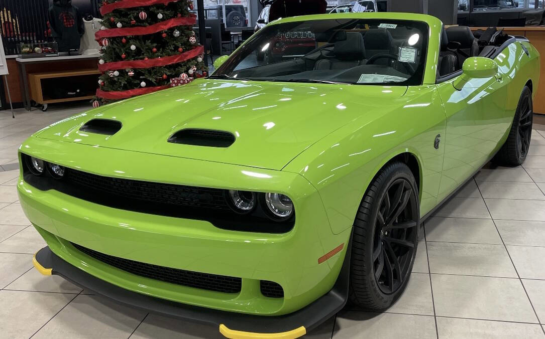 Used 2023 Dodge Challenger SRT Hellcat w/ Driver Convenience Group image 2