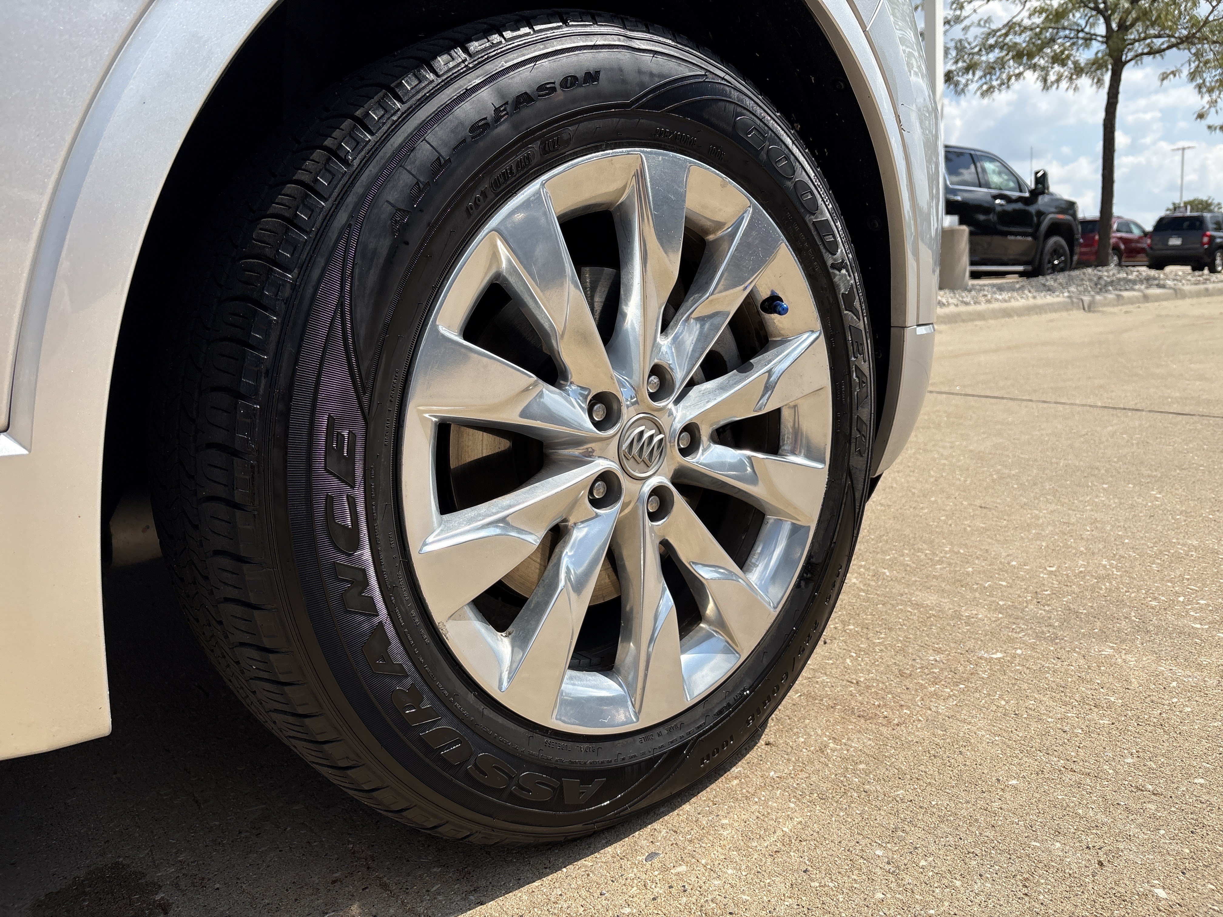 Used 2017 Buick Envision Essence FWD image 9