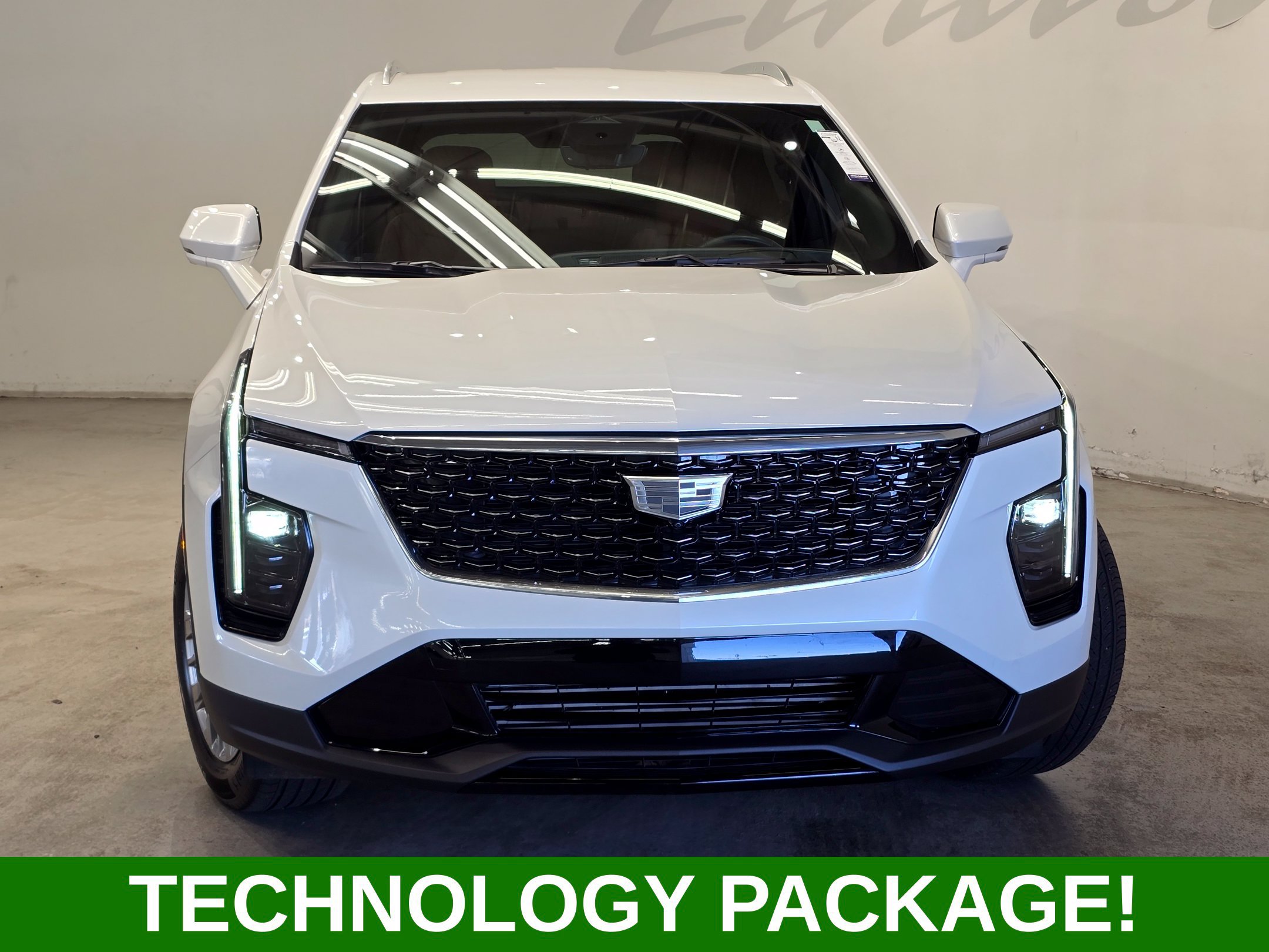 Used 2025 Cadillac XT4 Premium Luxury w/ Technology Package AWD/4WD image 2