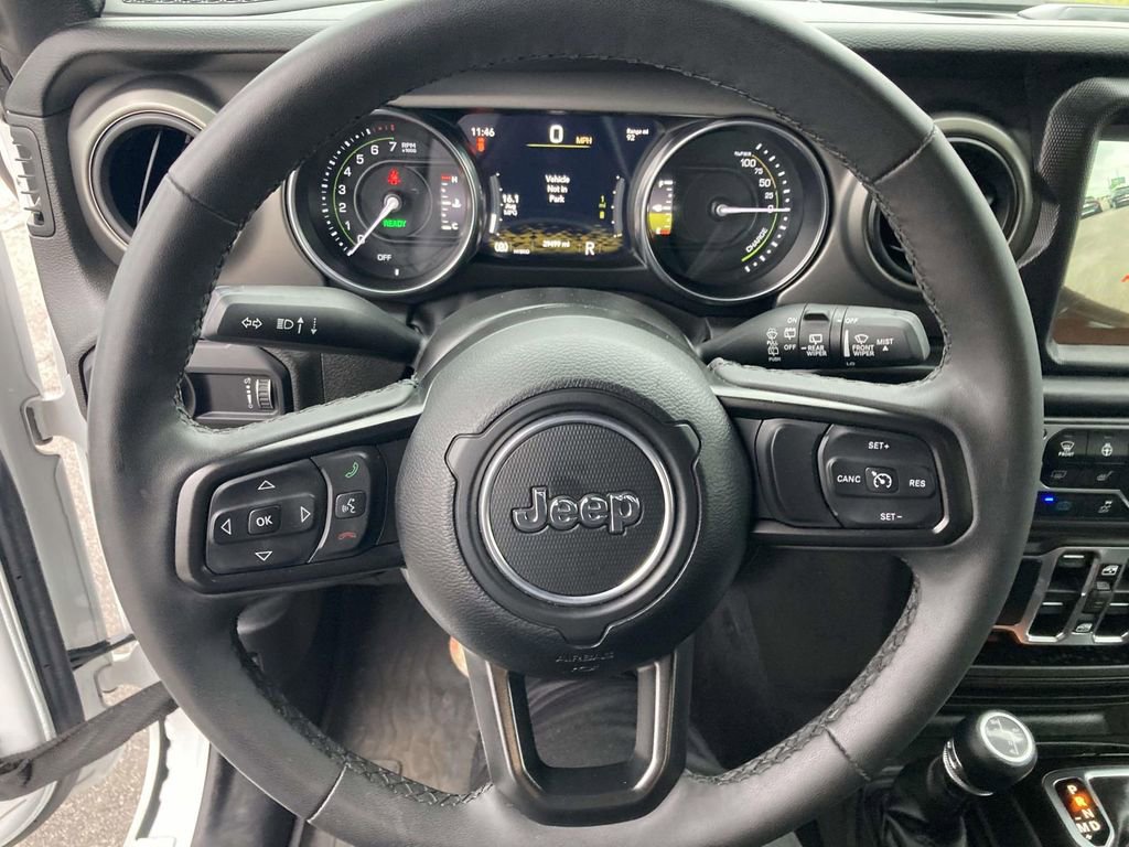 Used 2023 Jeep Wrangler Unlimited w/ Sun & Screen Package AWD/4WD image 31