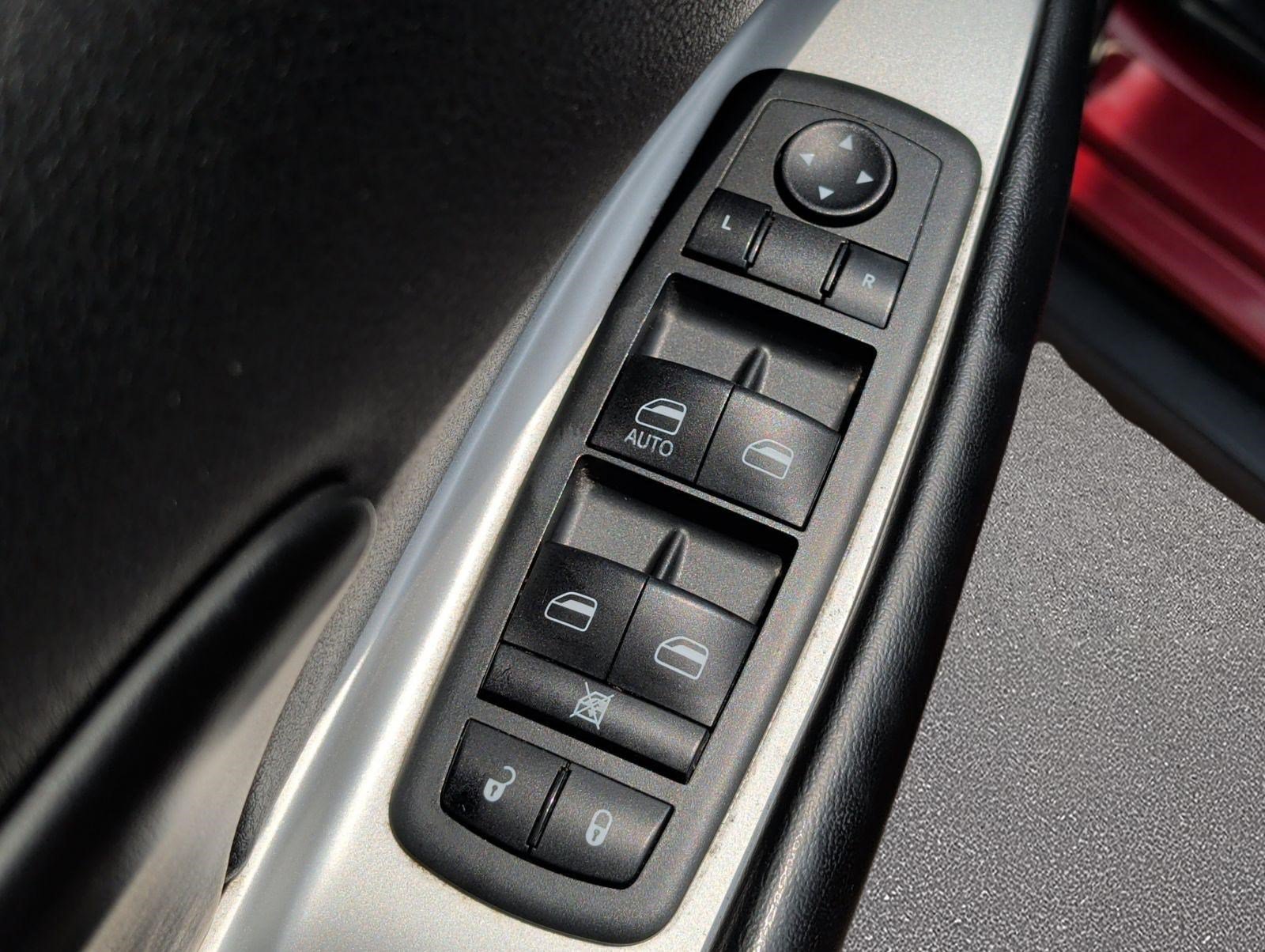 Used 2019 Dodge Journey SE FWD image 9