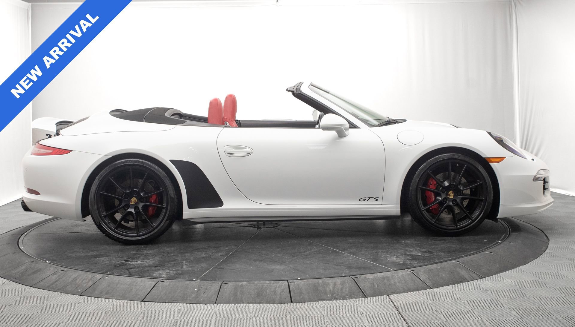 Used 2016 Porsche 911 Carrera GTS RWD image 2