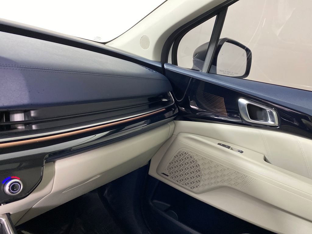 Used 2025 Kia Carnival SX Prestige image 25