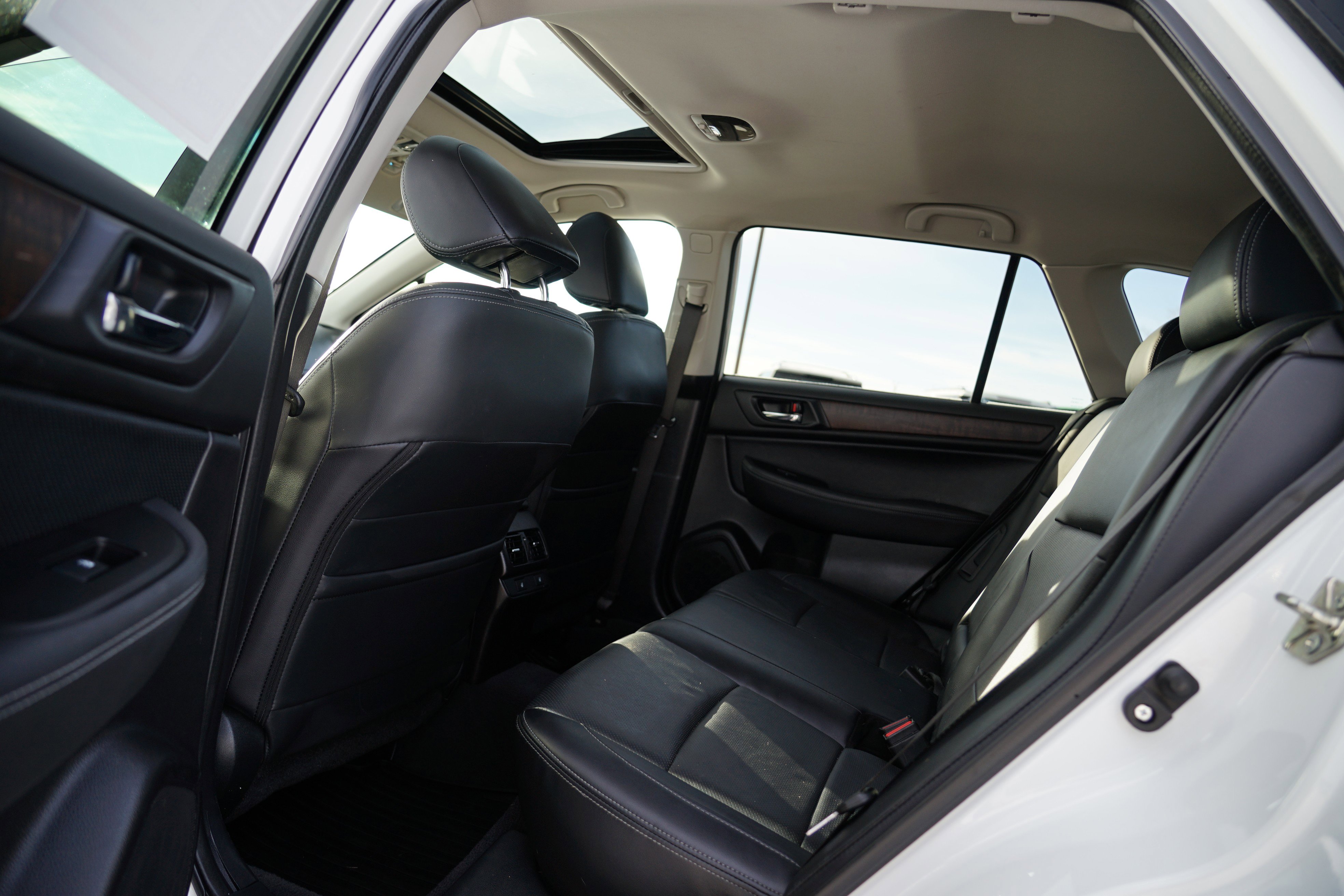 Used 2017 Subaru Outback 3.6R Limited image 19