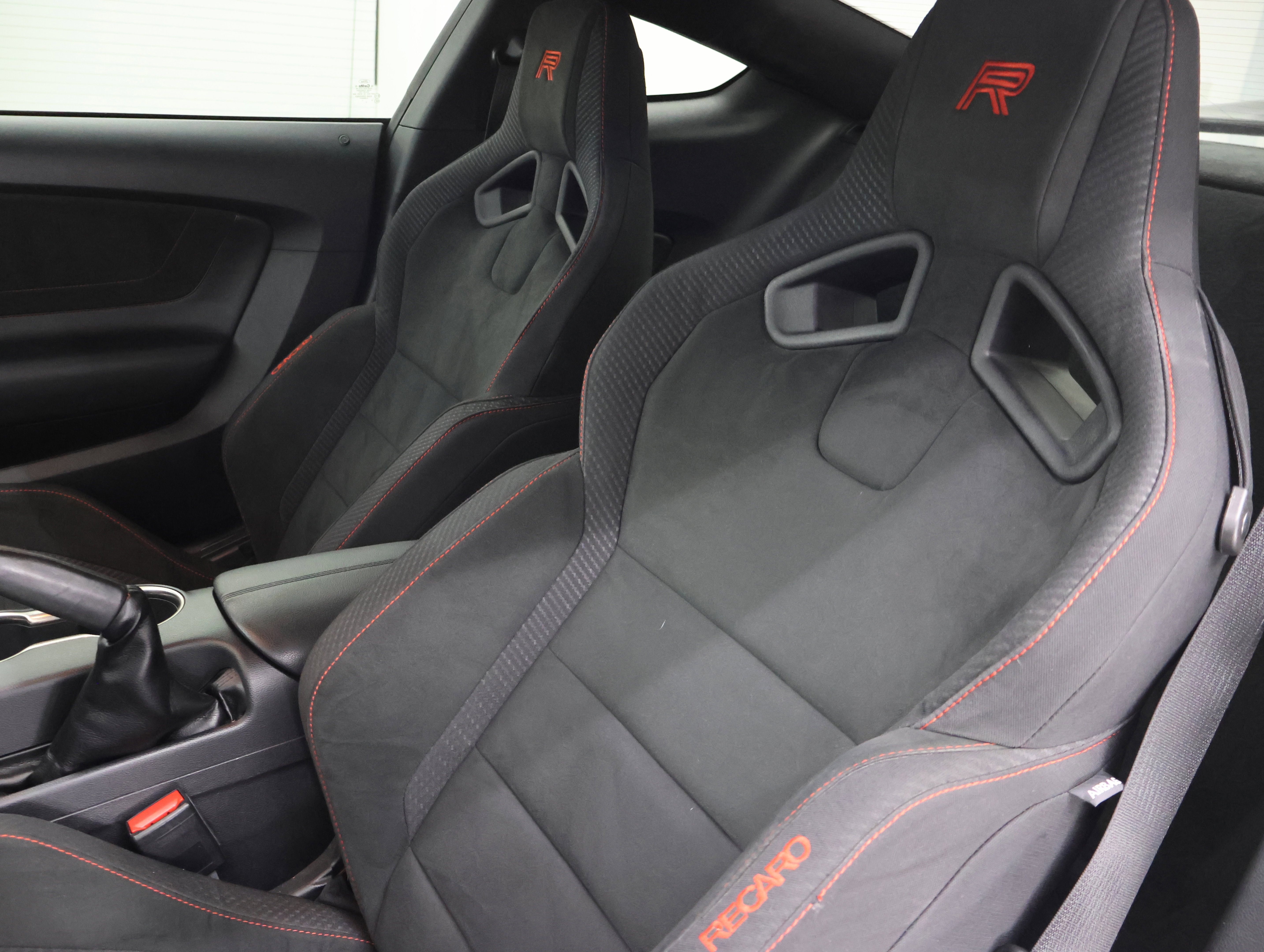 Used 2016 Ford Mustang Shelby GT350R w/ GT350R Equipment Group 920A RWD image 55