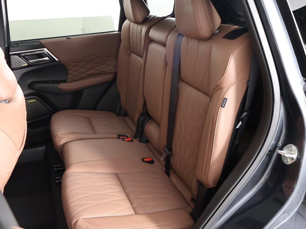 New 2025 Mitsubishi Outlander SEL image 35